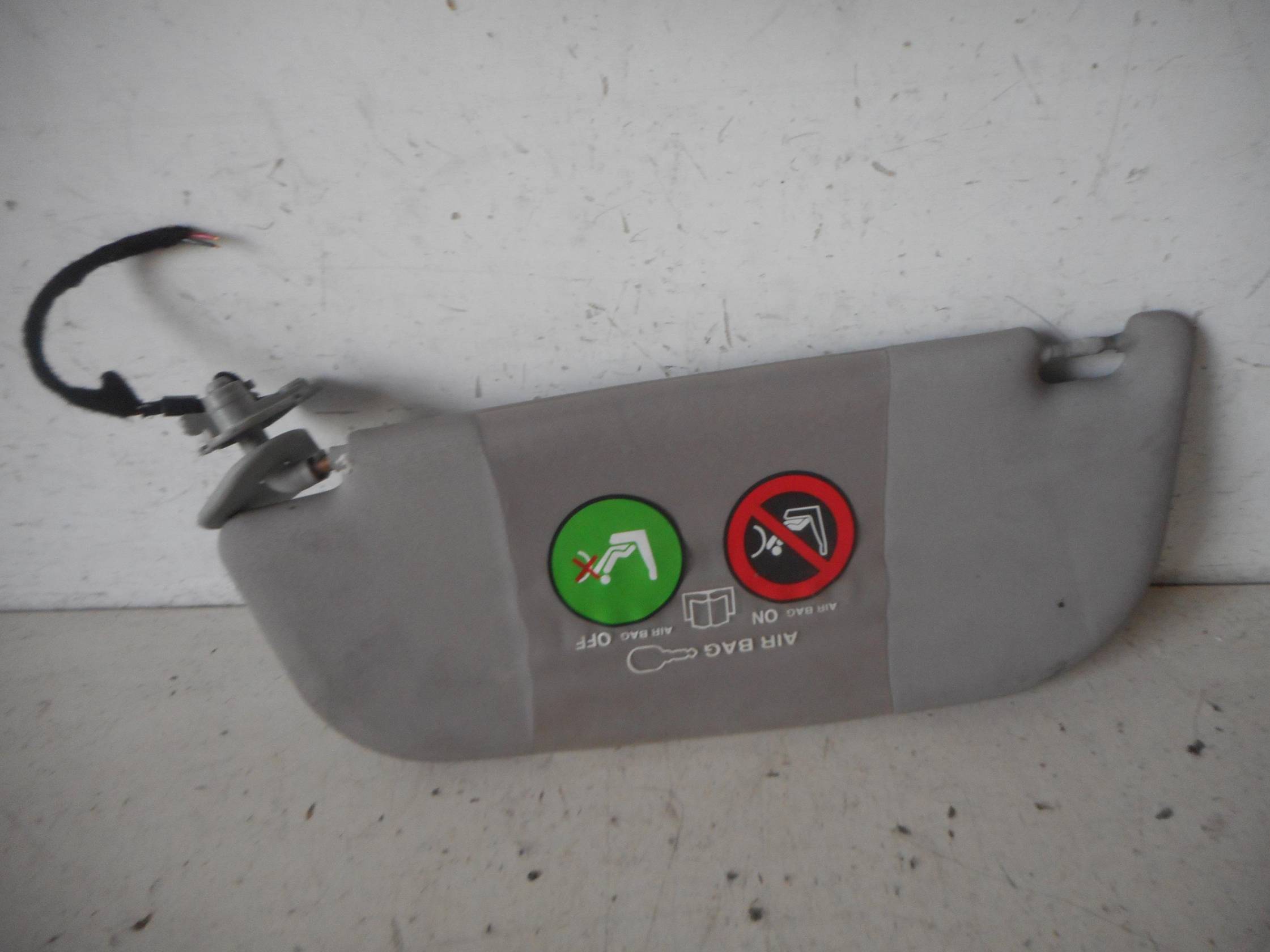 Aletta parasole parabrezza dx.